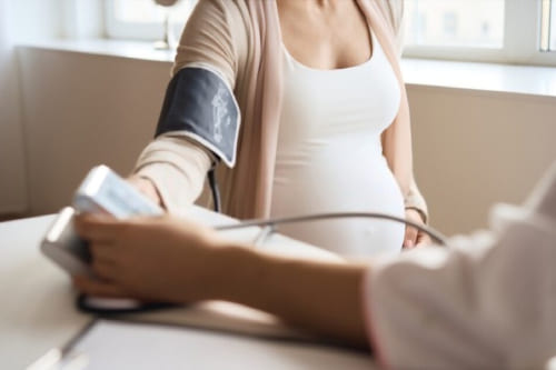 Tratamiento de preeclampsia e hipertensión durante el embarazo